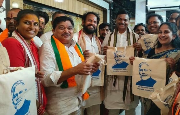 మహిళా మోర్చా సేవలు నిరుపమానం