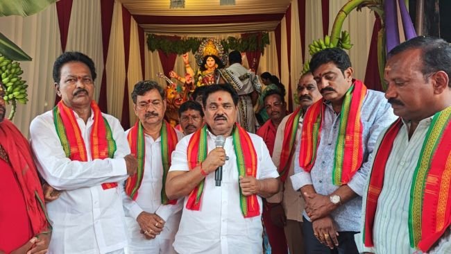 5, 24 వార్డులలో పూజల్లో పాల్గొన్న వలవల బాబ్జి