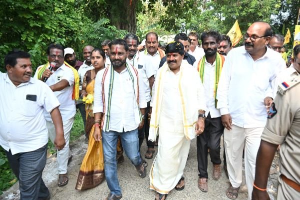 స్వర్ణ గ్రామం భవనం ప్రారంభించిన ఎమ్మెల్యే.