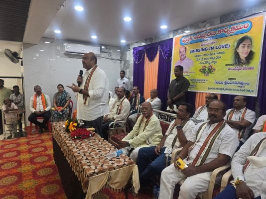 'మిస్సింగ్ ఇన్ లవ్' పుస్తక ఆవిష్కరణ కార్యక్రమంలో పాల్గొన్న బోయిన