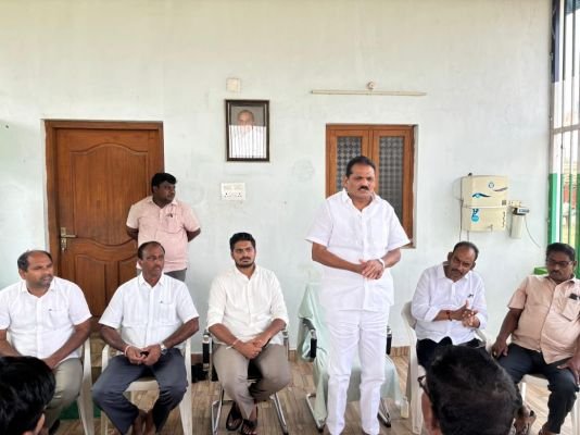 కలిసికట్టుగా పనిచేయండి... మాజీ ఎమ్మెల్యే బొత్స