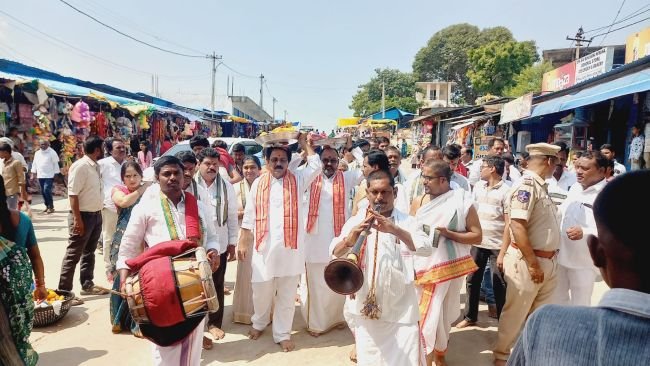 ఏడుపాయల్లో అంగరంగ వైభవంగా శరన్నవరాత్రి ఉత్సవాలు ప్రారంభం