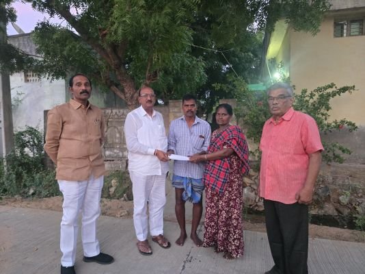 మృతుల కుటుంబాలకు కంచి పరమేశ్వర రెడ్డి ఆర్ధిక సాయం 