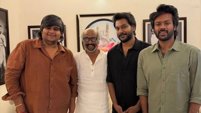 సూపర్ స్టార్ రజనీకాంత్ ప్రశంసల జల్లు.. కార్తీక్ సుబ్బరాజ్ 'డోరథి' సినిమాపై అరుదైన అభినందనలు!