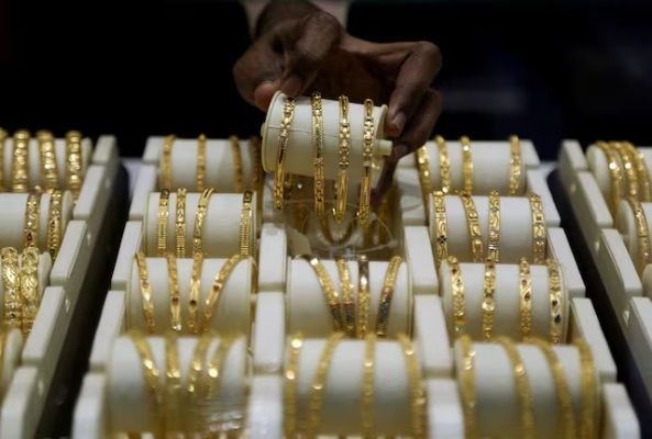డాలర్ బలహీనతతో పుంజుకున్న బంగారం ధరలు