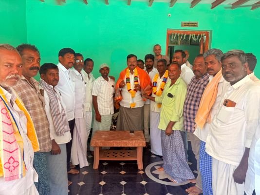 ఎంపీ బీకే పార్థసారథిని మర్యాదపూర్వకంగా కలిసిన స్కూల్ కమిటీ చైర్మన్ మధు
