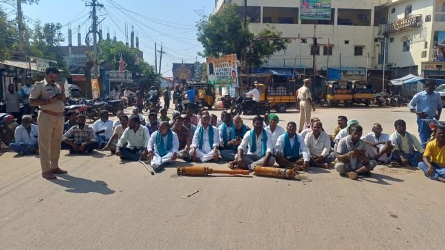 విద్యుత్ కోతలతో రైతుల అవస్థలు ... రాజంపేటలో రైతుల ధర్నా..