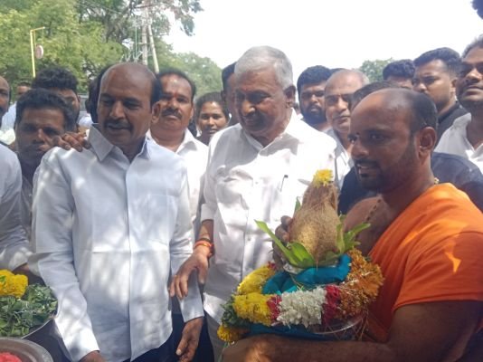 ఆంజనేయ స్వామికి పూజలు నిర్వహించిన పెద్దిరెడ్డి రామచంద్రారెడ్డి!