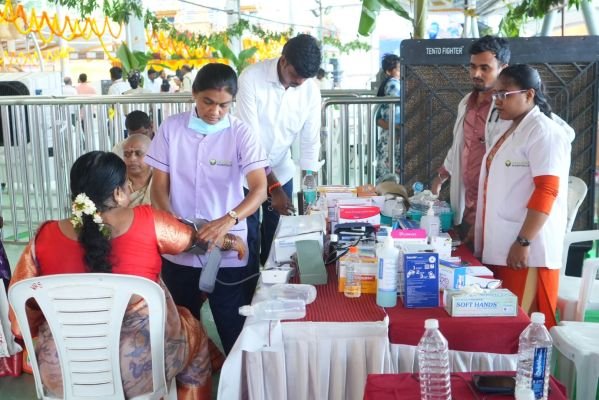 ఇంద్రకీలాద్రిపై భక్తులకు వైద్య సేవలు