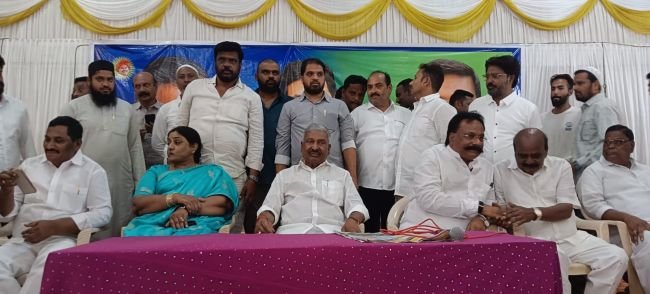 ఫ్రెండ్స్ కల్యాణ మండపంలో వార్డు సమావేశాలు నిర్వహించిన పెద్దిరెడ్డి