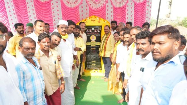 నెల రోజుల్లోనే రూ.200 కోట్ల అభివృద్ధి పనులకు శ్రీకారం  అనంతపురం నగర రూపురేఖలు మార్చడమే లక్ష్యం  20–25 ఏళ్లుగా పెండింగ్‌లో ఉన్న డ్రైనేజీ సమస్యలకు శాశ్వత పరిష్కారం చూపిస్తున్నాం: ఎమ్మెల్యే దగ్గుపాటి ప్రసాద్