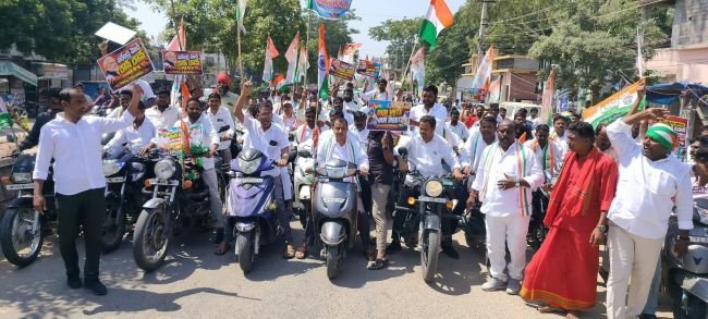సీఈసి జ్ఞానేష్ కుమార్ రాజీనామా డిమాండ్ తో బైక్ ర్యాలీ
