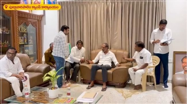 పుట్టావారిపాలెం క్యాంపు కార్యాలయంలో వినతుల స్వీకరణ.
