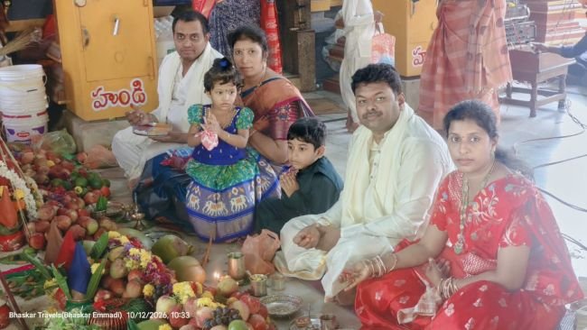 గాయత్రీ దేవి అలంకారంలో వాసవీ అమ్మవారు