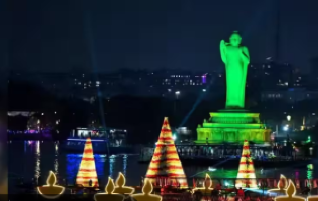 దసరా సెలవుల జోష్.. ట్యాంక్ బండ్‌కు పోటెత్తిన పర్యాటకులు!