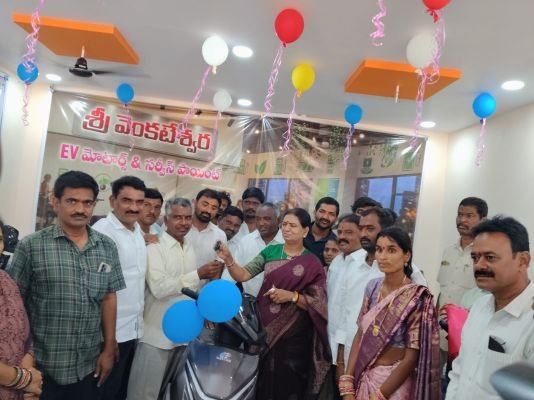 *ఈవి ఎలక్ట్రికల్ షాప్ ప్రారంభించిన ఎంపీ*