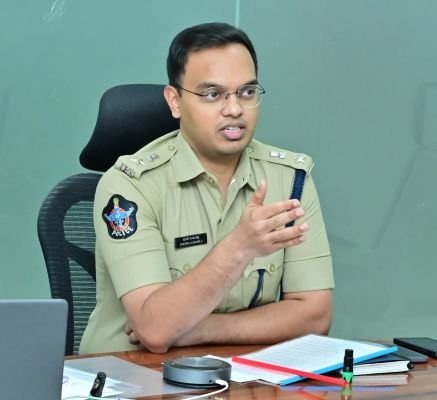 సమస్యాత్మక ప్రాంతాలపై ప్రత్యేక దృష్టి సారించాలి