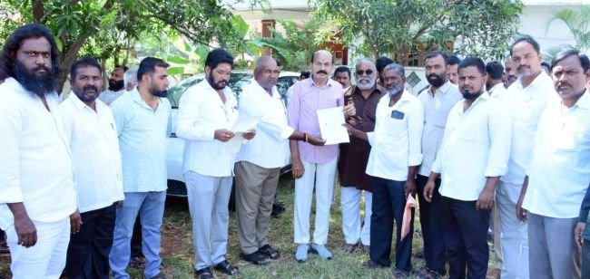 లబ్ధిదారులకు సీఎం రిలీఫ్ ఫండ్ చెక్కుల పంపిణీ