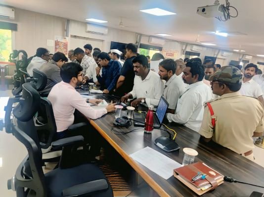గిరిజనుల సమస్యలను పరిష్కరించాలి  జిల్లా కలెక్టర్‌కు వినతిపత్రం అందజేసిన జీపీఎస్ఎస్ రాష్ట్ర అధ్యక్షుడు గర్మా మల్లికార్జున నాయక్  భూ సమస్యలు, గురుకులాల్లో మౌలిక వసతుల కల్పనకు డిమాండ్