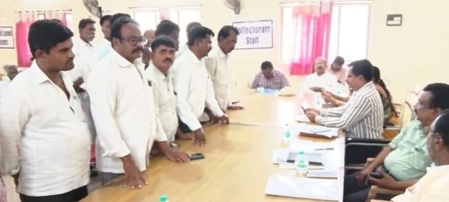 చేనేత ముడి సరుకుల ధరలు తగ్గించాలి  వార్పు, సపూరి, జరీని సబ్సిడీపై అందించాలి  ఆర్డీవోకు చేనేత కార్మిక సంఘం వినతి