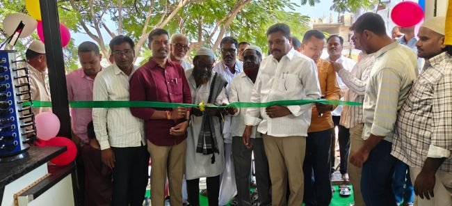 యువత వ్యాపార రంగంలోకి రావాలి మార్కెట్ కమిటీ చైర్మన్ కుడ్మెత విశ్వనాథ్ రావు, స్థానిక సర్పంచ్ కొడప ప్రకాష్