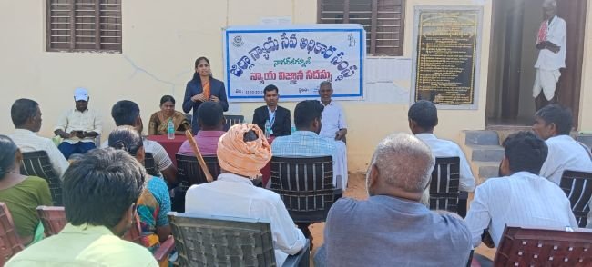 చట్టాలపై ప్రతి ఒక్కరు అవగాహన పెంచుకోవాలి -జిల్లా న్యాయ సేవాధికార సంస్థ సెక్రటరీ న్యాయమూర్తి నిహారిక