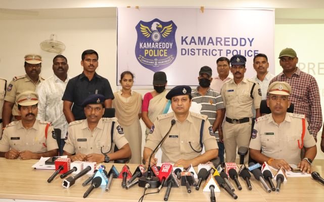 కామారెడ్డిలో  సంచలనం సృష్టించిన  వృద్ధురాలి హత్య, దోపిడీ చేసి హత్య చేసిన భార్య భర్తల అరెస్ట్ 