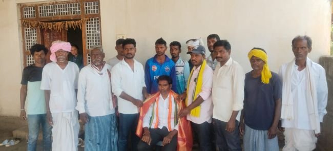 కాంగ్రెస్ పార్టీ ఎస్టీ సెల్ మండల అధ్యక్షుడు కుమ్ర భుజంగ్ రావ్ కు సన్మానం