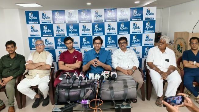 వృద్ధురాలికి విజయవంతంగా రెండు భుజాల మార్పిడి శస్త్రచికిత్స