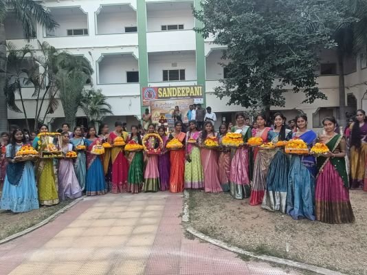 సాందీపని  డిగ్రీ కళాశాలలో బతుకమ్మ సంబరాలు...