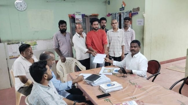సీసీ రోడ్ల నిర్మాణాన్ని చేపట్టండి   బ్రహ్మల కాలనీ  యువత ( పి జి ఆర్ ఎస్ )లో అధికారులకు    విన్నపం 