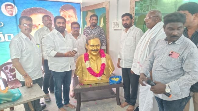 నియోజకవర్గంలో వైఎస్సార్ సీపీ జెండా ఎగరేద్దాం  కూటమి ప్రభుత్వ మోసాలపై తిరగబడదాం..