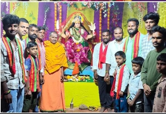 శ్రీ శ్రీ శ్రీ బాల త్రిపుర సుందరి దేవిగా అమ్మవారు