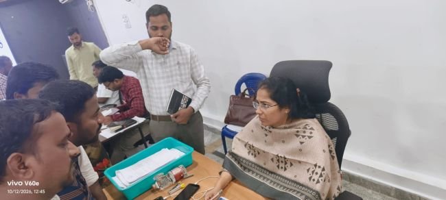 పత్రికా ప్రకటన  అనుమతులు లేని సైనిక్‌, నవోదయ కోచింగ్‌ సెంటర్లపై చర్యలు తీసుకోవాలి  జీవో ఎంఎస్‌ నంబర్‌ 9ను అమలు చేయాలి – విద్యార్థి సంఘాల డిమాండ్‌  అన్నమయ్య జిల్లా – మదనపల్లె:  అన్నమయ్య జిల్లా వ్యాప్తంగా ప్రభుత్వ అనుమతులు లేకుండా నిర్వహిస్తున్న సైనిక్‌, నవోదయ తదితర కోచింగ్‌ సెంటర్లపై తక్షణమే చర్యలు త