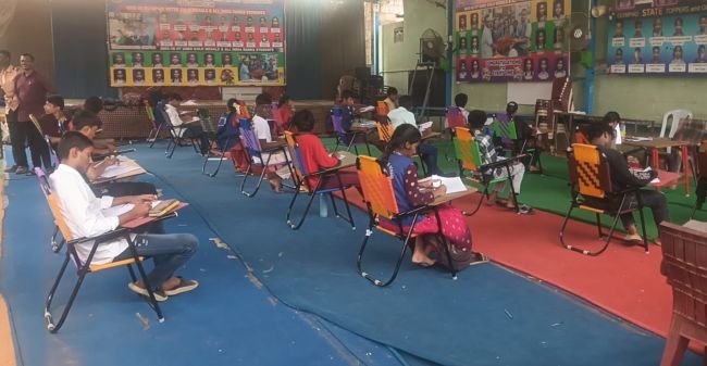 సెలవుల్లో స్కూలు నడిపితే చర్యలే -నిబంధనలు ఉల్లంఘించిన ప్రైవేట్ స్కూల్‌కు రూ.50 వేల జరిమాన -మంగళం రవితేజ స్కూల్‌పై డీఈఓ కె.వి.ఎన్. కుమార్ కొరడా