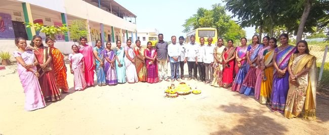 ముప్కాల్ కృష్ణవేణి ఉన్నత పాఠశాలలో ఘనంగా బతుకమ్మ సంబరాలు