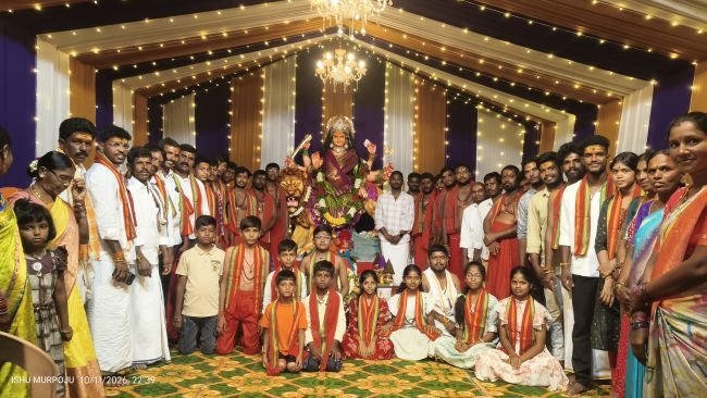 ఆర్కపల్లిలో గాయత్రిదేవిగా దర్శనమిచ్చిన దుర్గామాత