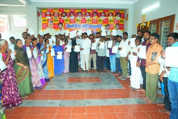 ఆనారోగ్యంతో బాధపడే వారికీ, ఆపన్న హస్తం  .ముఖ్యమంత్రి సహాయనిధి.