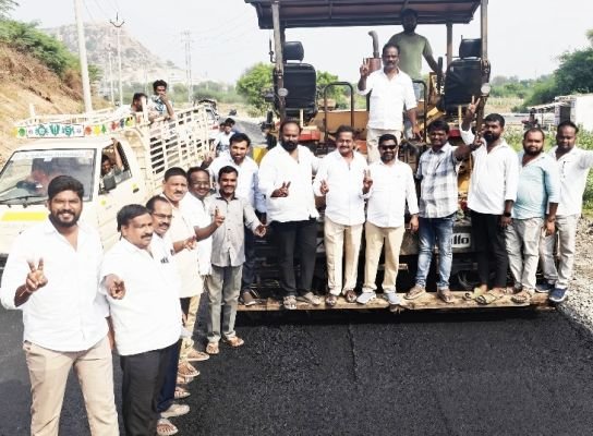 వేములపాడు రహదారి నిర్మాణం పనులు పరిశీలన 