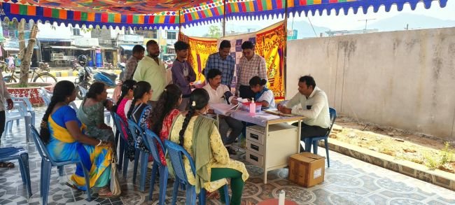 మెడికవర్ వైద్య సేవలు ద్వారా 70 మందికి ఉచితంగా పరీక్షలు 