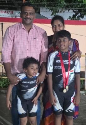 మూడు కాంస్య పథకాలు సాధించిన 8 సంవత్సరాల చిన్నారి 