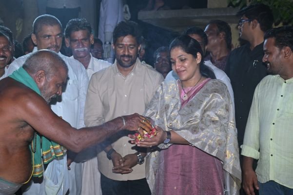 కోటి 20 లక్షలతో రహదారి నిర్మాణానికి భూమి పూజ చేసిన డాక్టర్  గొట్టిపాటి లక్ష్మి.