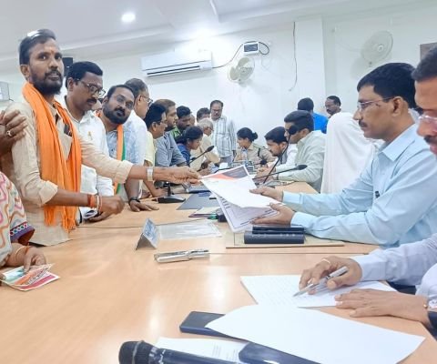 కడియం మండలంలో ప్లాస్టిక్‌ నియంత్రణపై అధికారుల నిర్లక్ష్యం!  చెత్త నిర్వహణ, వాయు కాలుష్య నివారణకు చర్యలు తీసుకోవాలి