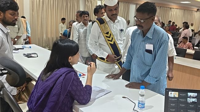 రెవెన్యూ సేవలను జవాబుదారితనంతో పారదర్శకంగా పరిష్కార మార్గాలు చూపాలి..:జిల్లా జాయింట్ కలెక్టర్ వై. ఖోమ్. నైడియా దేవి.