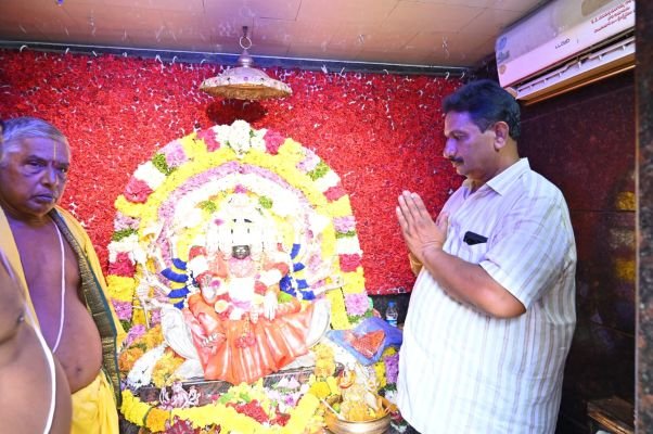 శ్రీ గాయత్రీ దేవిగా దర్శనమిచ్చిన గంగానమ్మ అమ్మవారు