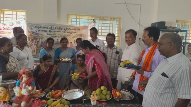 మహిళల ఆరోగ్యానికి ప్రభుత్వాల ప్రాధాన్యత  అంగన్‌వాడీ సిబ్బందికి సన్మానం