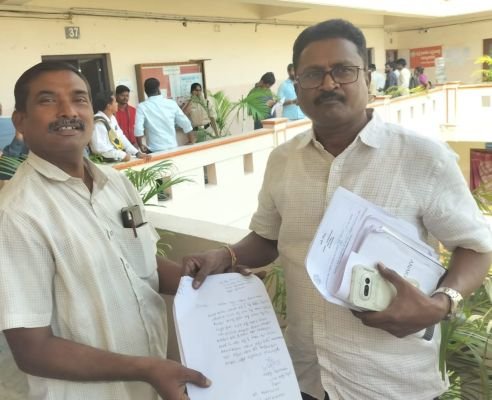 లంకెలపాలెం -పరవాడ రోడ్లు నిర్మాణం వెంటనే చేయాలి.