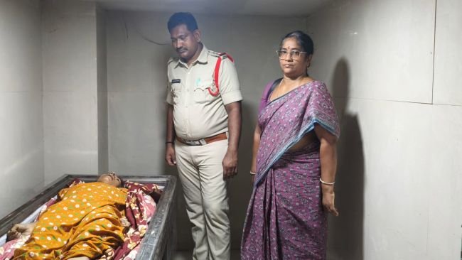 కలుపు మందు తాగిన ఇద్దరు మృతి.