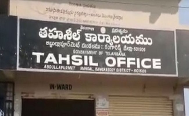 ఏసీబీకి చిక్కిన లంచావతారం .. రూ. 20 లక్షలు లంచం తీసుకుంటూ పట్టుబడ్డ వైనం