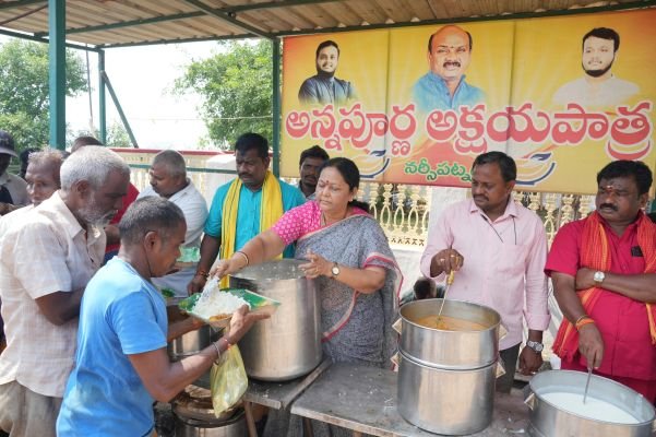 *అన్నపూర్ణ అక్షయపాత్ర ఆధ్వర్యంలో నిర్విరామంగా అన్నదానం.